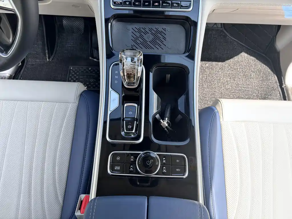 JAC Refine Refine RF8 PHEV — миниатюра 12