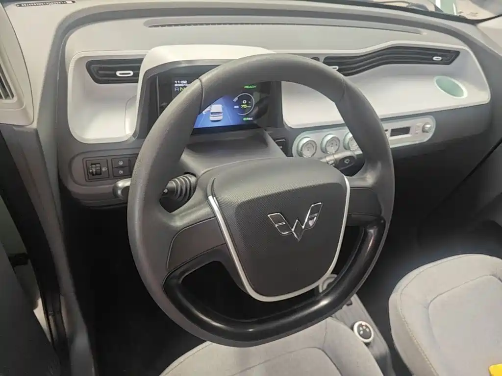 Wuling MINIEV — миниатюра 10