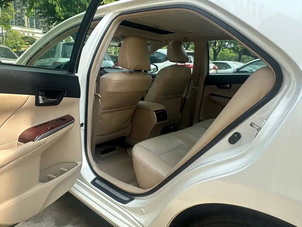 Toyota Camry — миниатюра 6