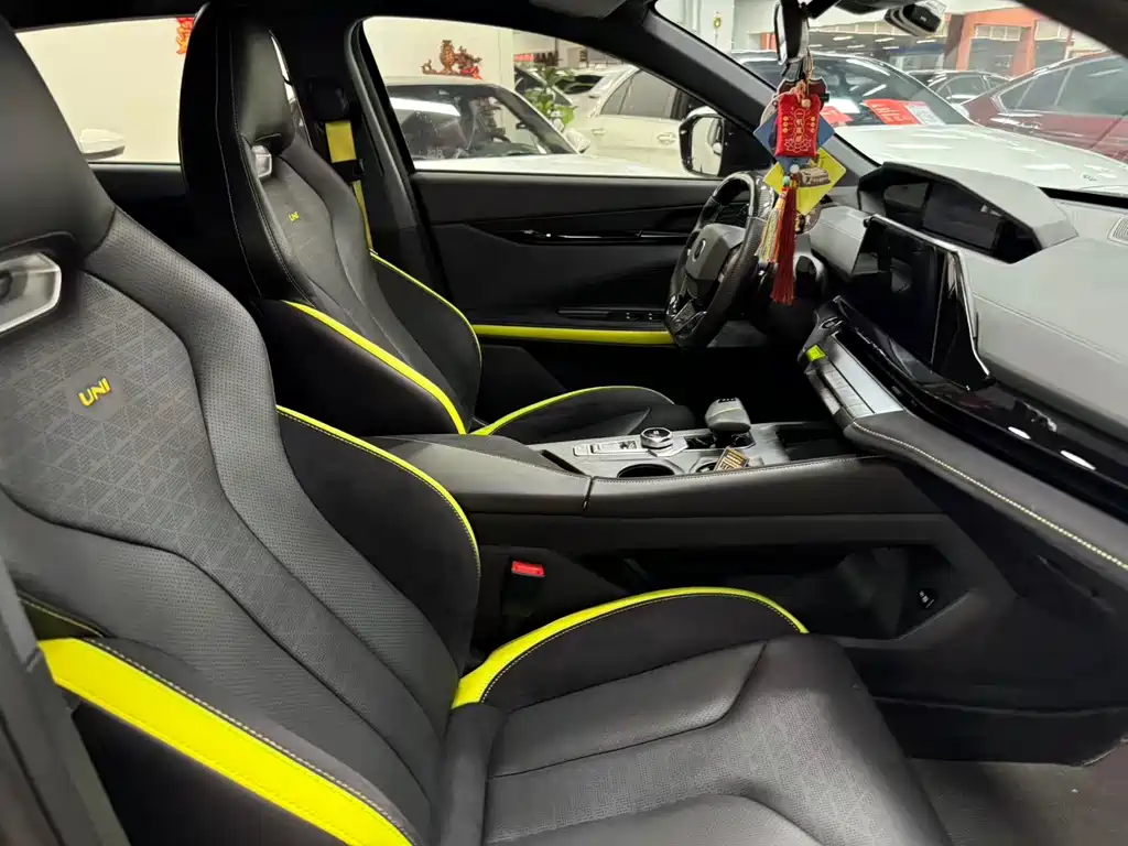Changan UNI-V 2024 1.5T Luxury