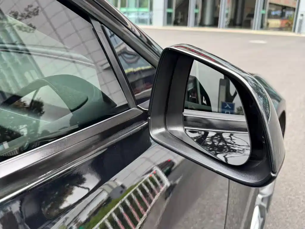 Tesla Model 3 — миниатюра 17