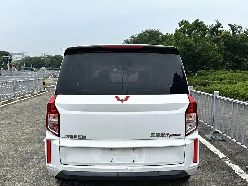 Wuling Hongguang Plus PLUS 2020 1.5L MT 5 мест