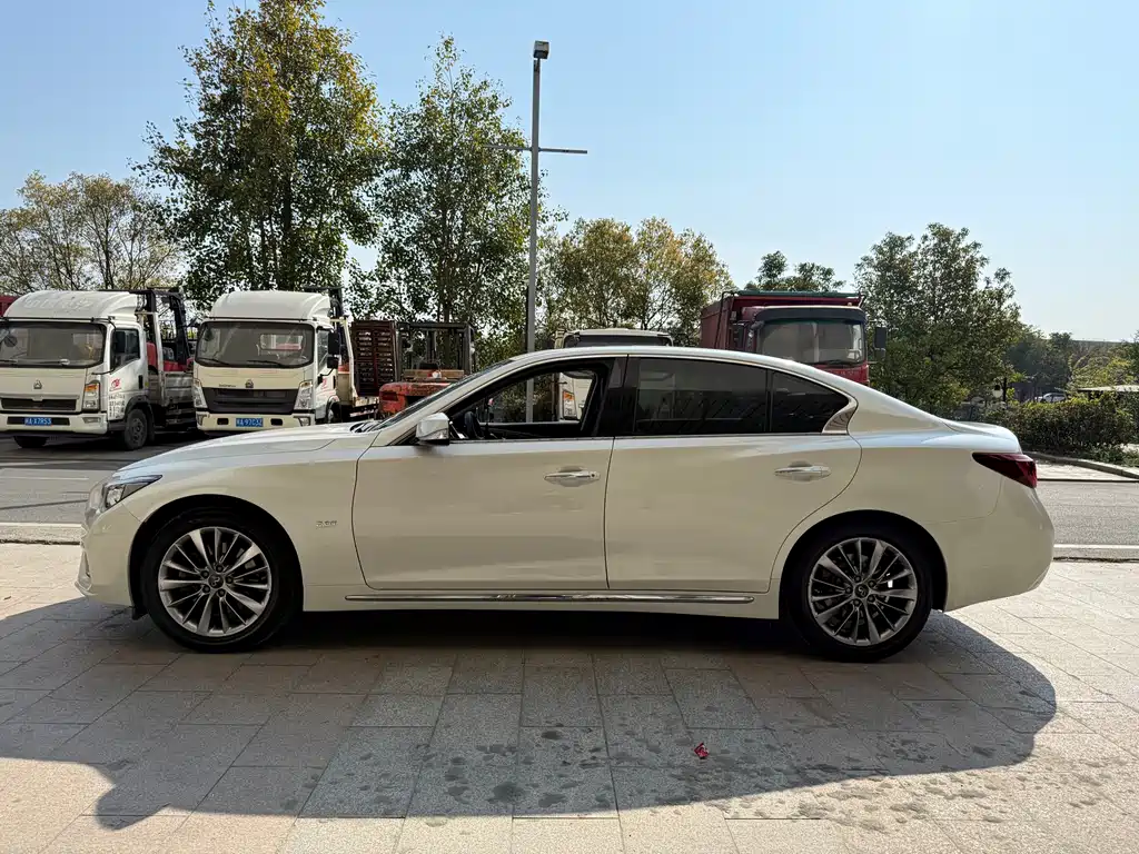 INFINITI Q50L