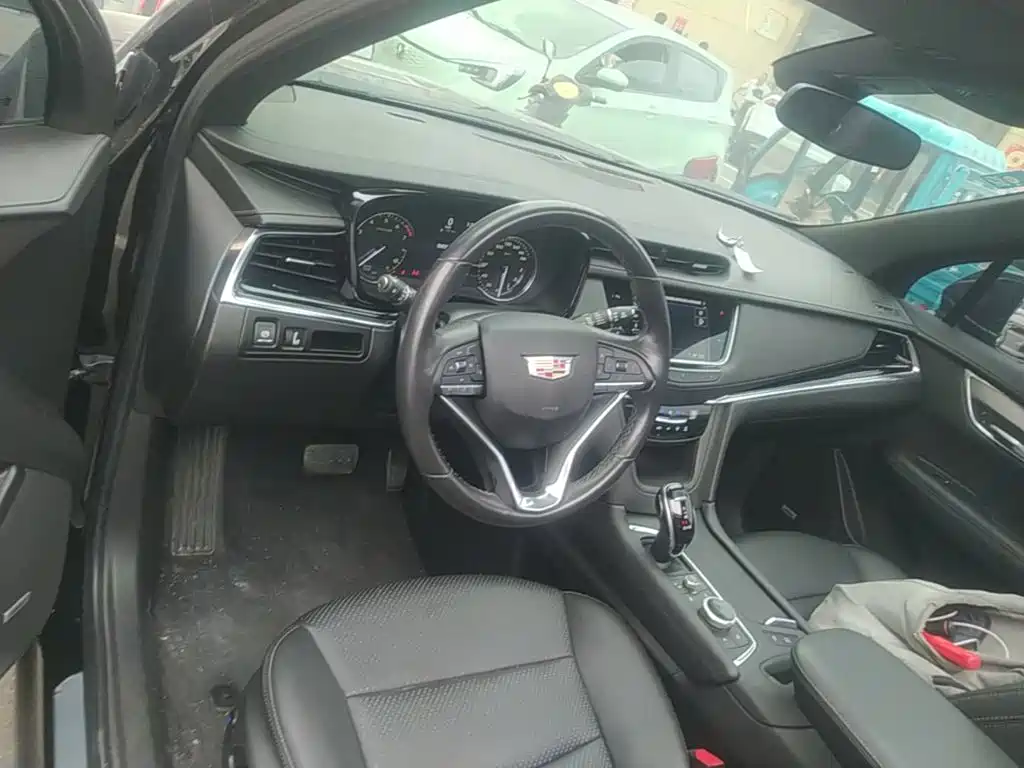 Cadillac XT6 2021 28T мест