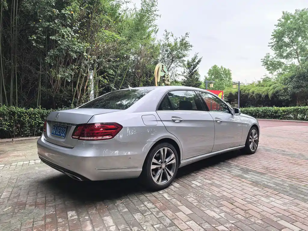 Mercedes-Benz E-Class — миниатюра 5