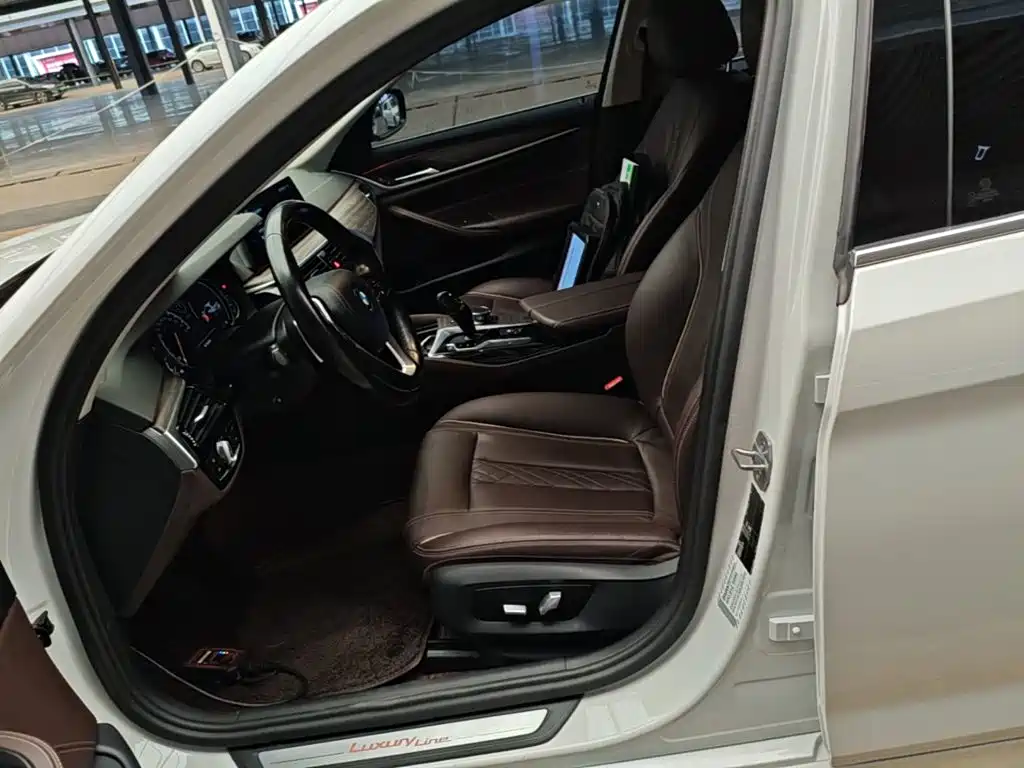 BMW 5 Series — миниатюра 15