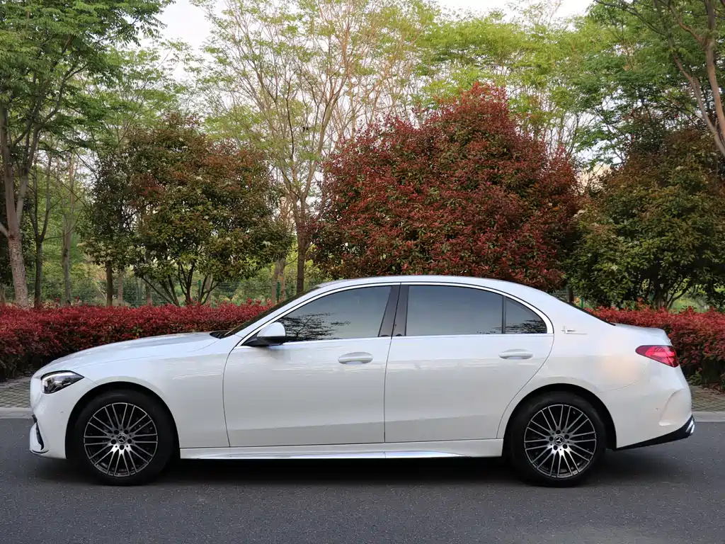 Mercedes-Benz C-Class 2023 — фото 3