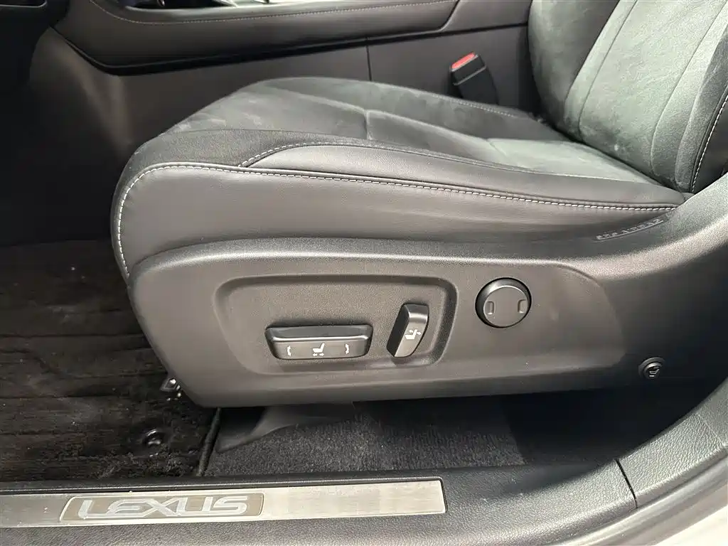 Lexus RX - фото 7