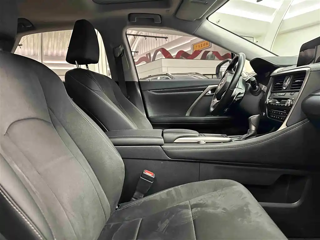 Lexus RX - фото 17