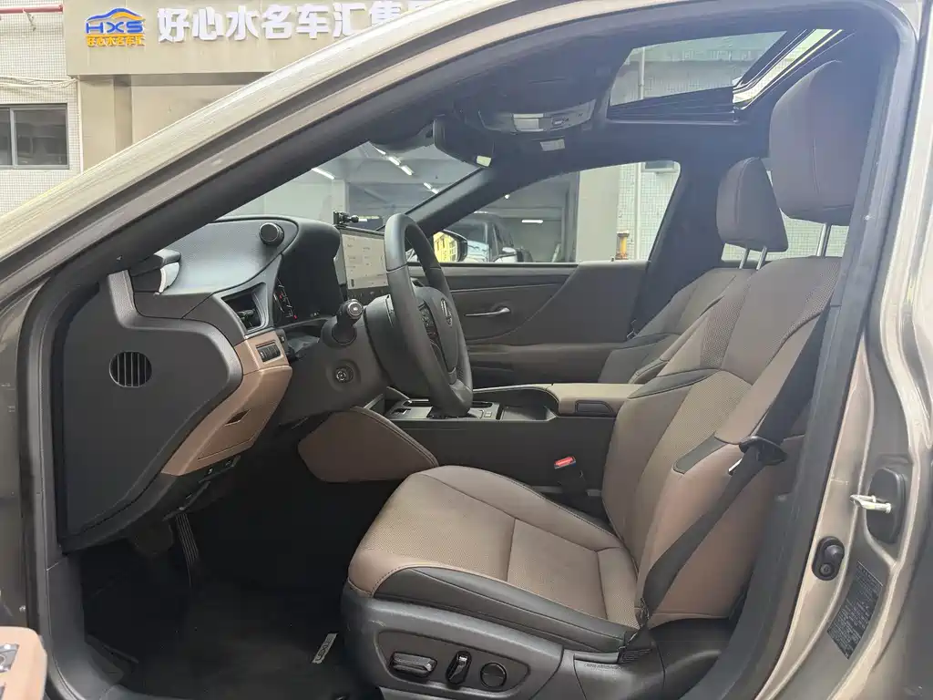Lexus ES — миниатюра 9