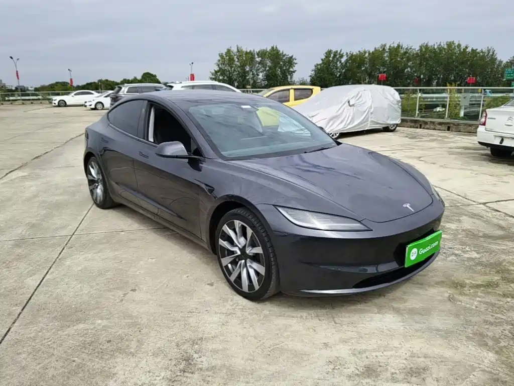Tesla Model 3 — миниатюра 4