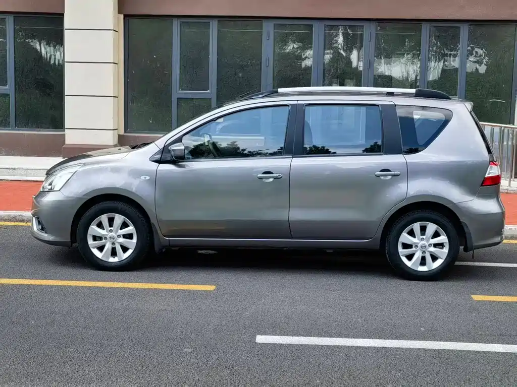 Nissan Livina — миниатюра 6