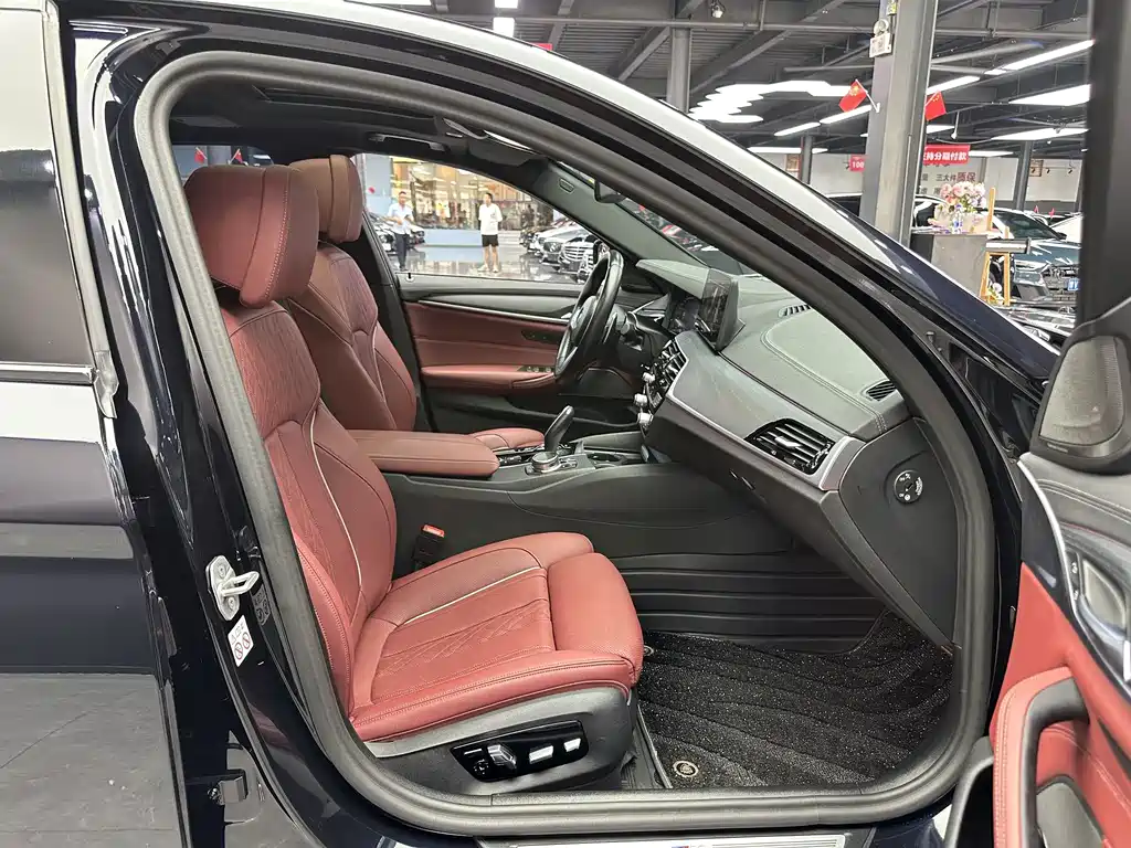 BMW 5 Series — миниатюра 6