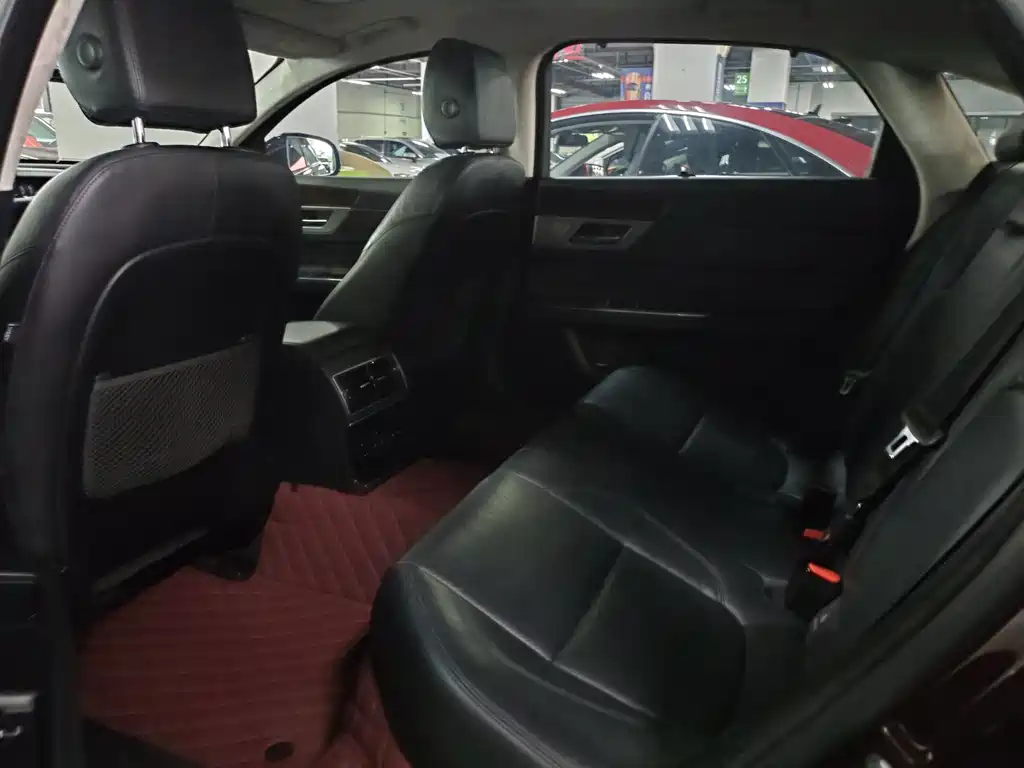 Jaguar XFL — миниатюра 8