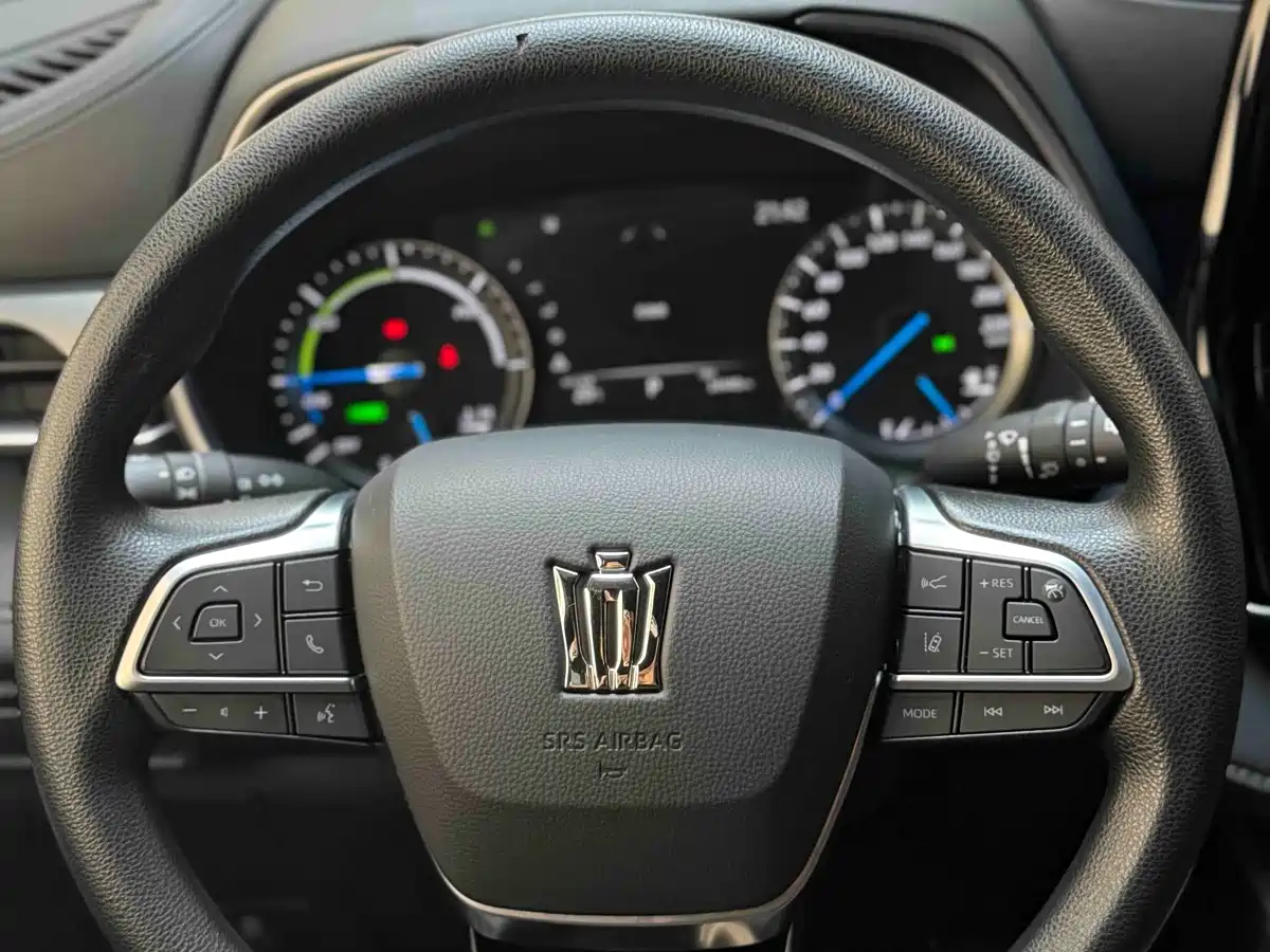 Toyota Crown Lufang 2024 Белый из Китая, фото 3