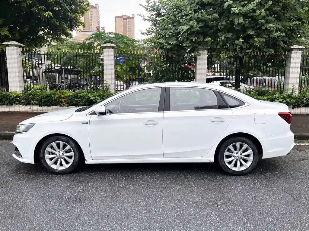 Roewe i6 New Energy — миниатюра 8
