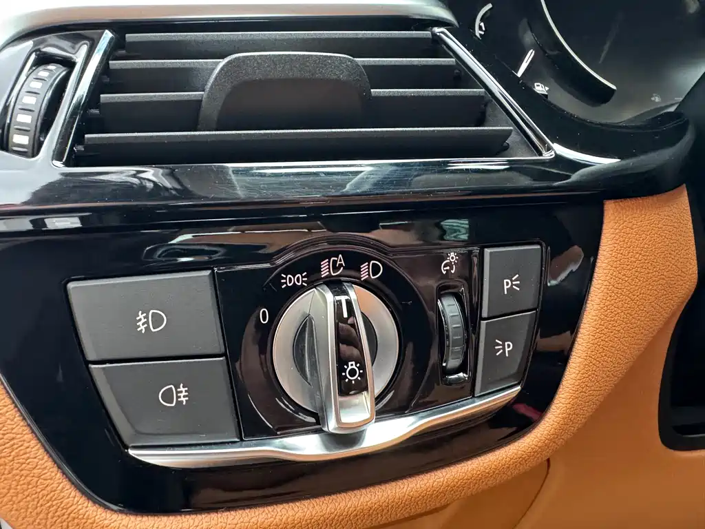 BMW 5 Series — миниатюра 14