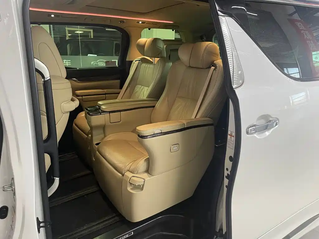 Toyota Vellfire — миниатюра 9