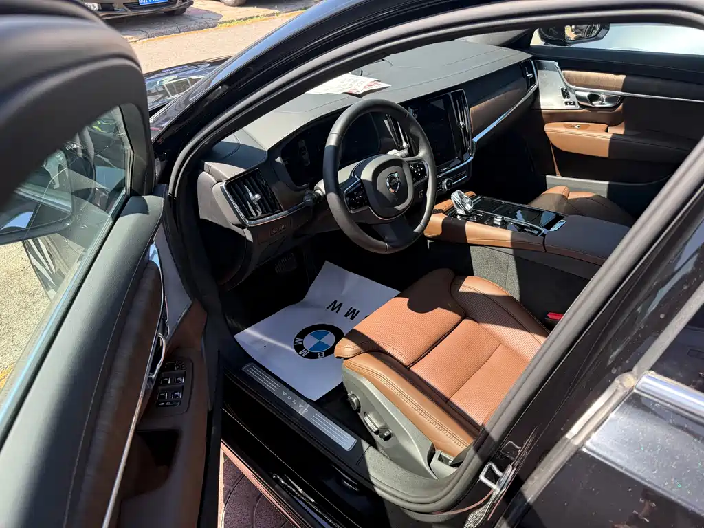 Volvo S90 2025 Luxury
