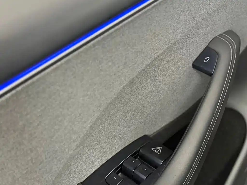 Tesla Model 3 — миниатюра 10