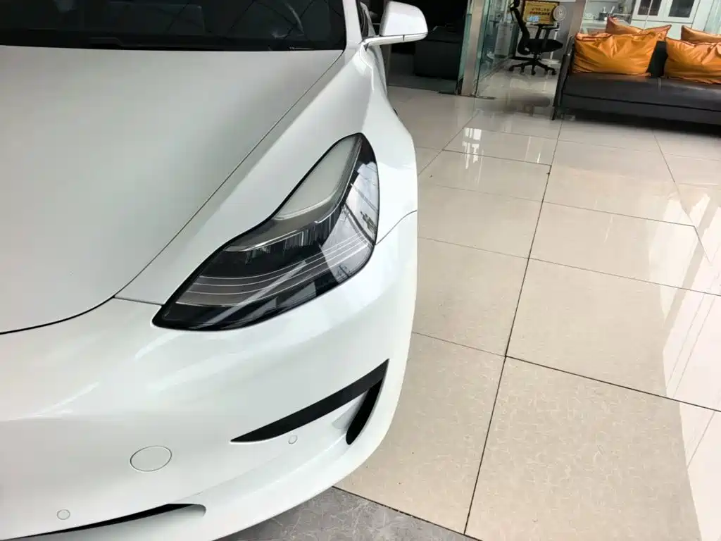Tesla Model 3 — миниатюра 24