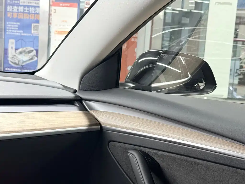 Tesla Model 3 — миниатюра 9
