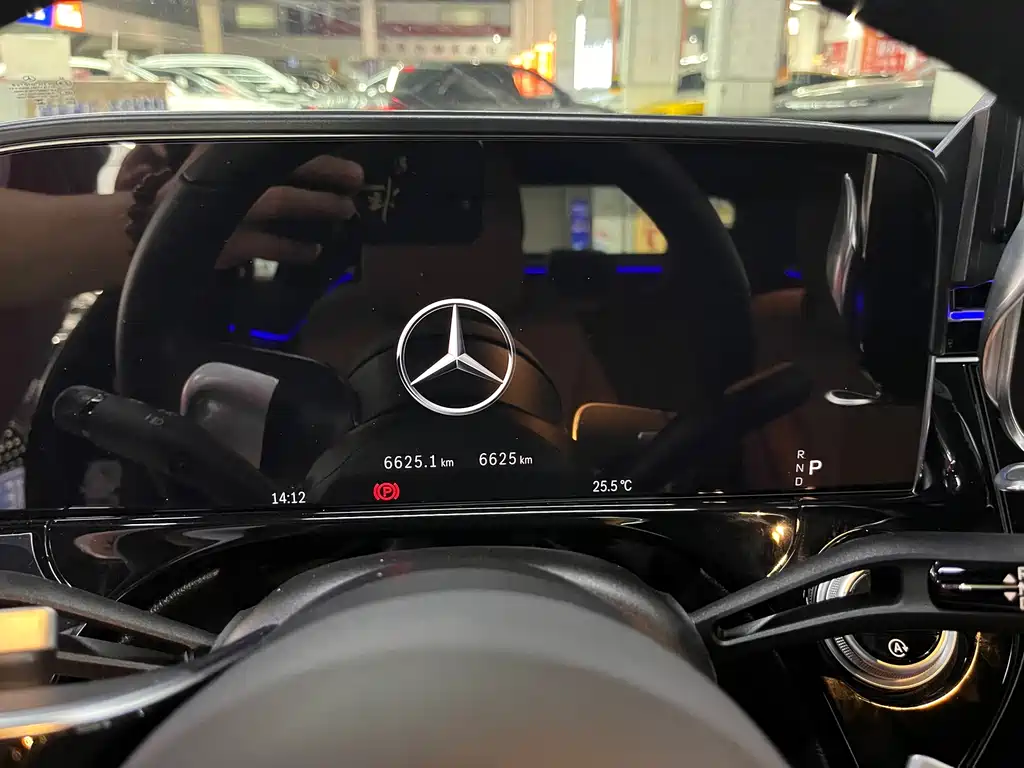 Mercedes-Benz E-Class — миниатюра 3