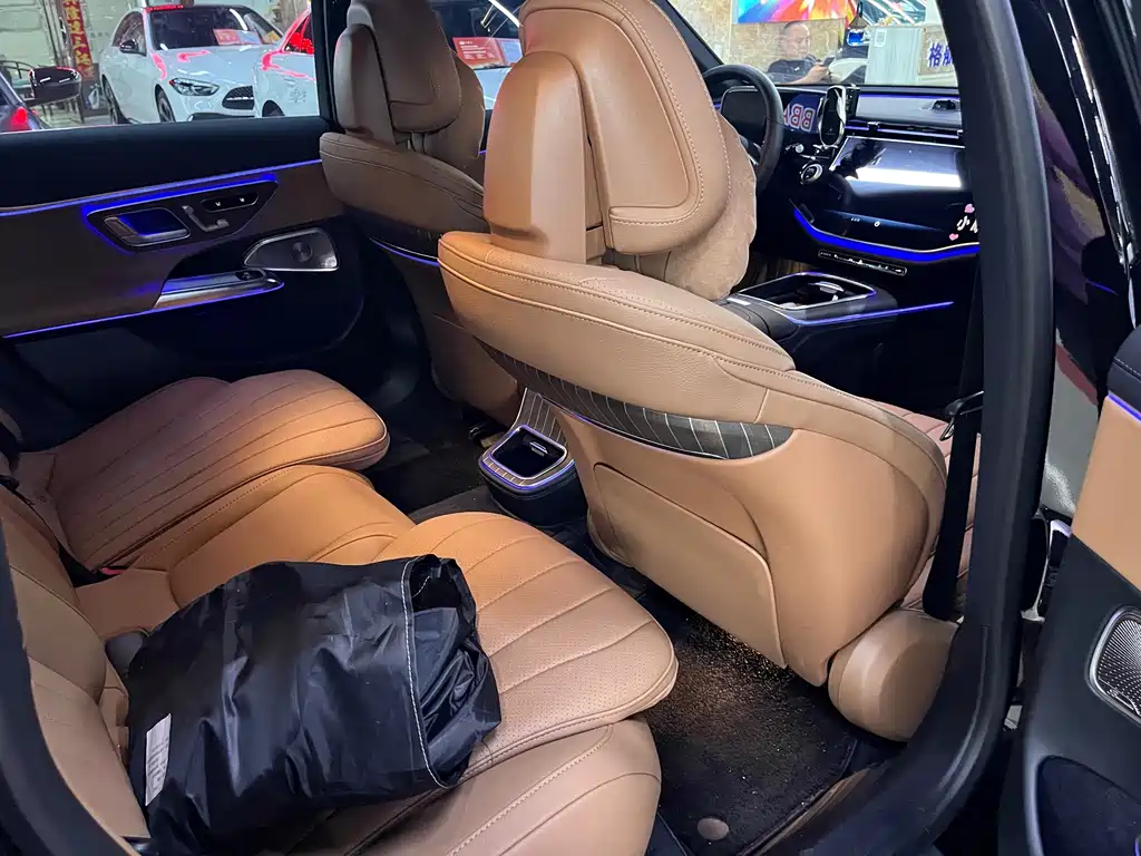 Mercedes-Benz E-Class — миниатюра 7