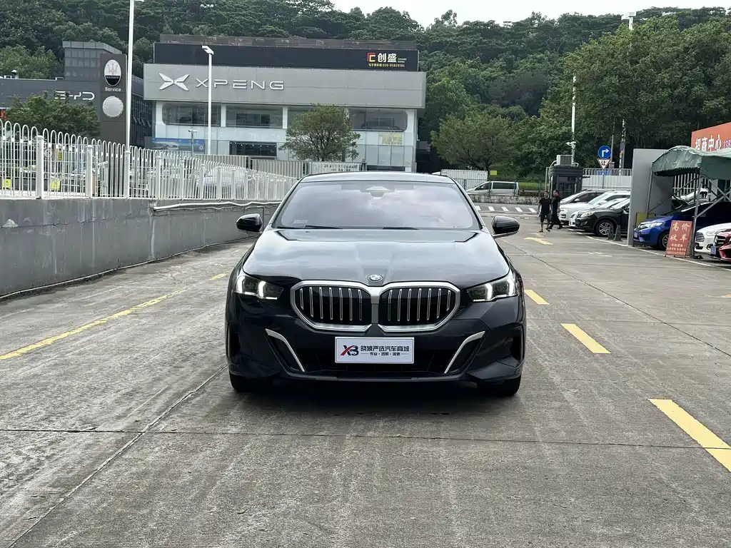 BMW 5 Series — миниатюра 2