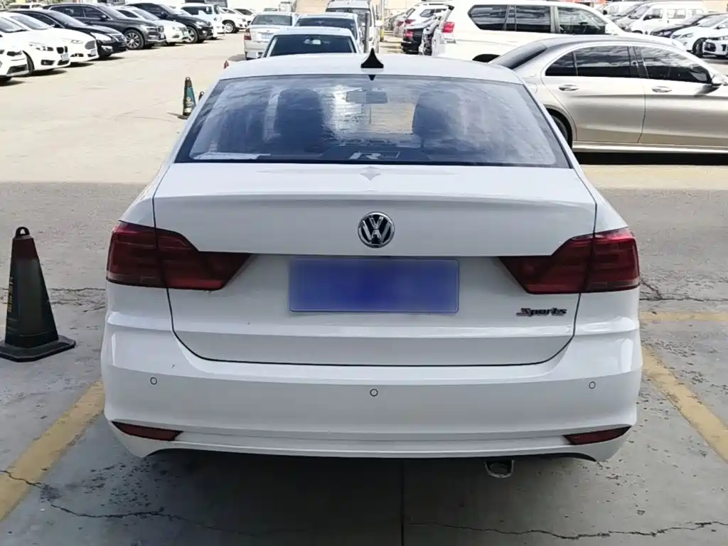 Volkswagen Santana — миниатюра 6