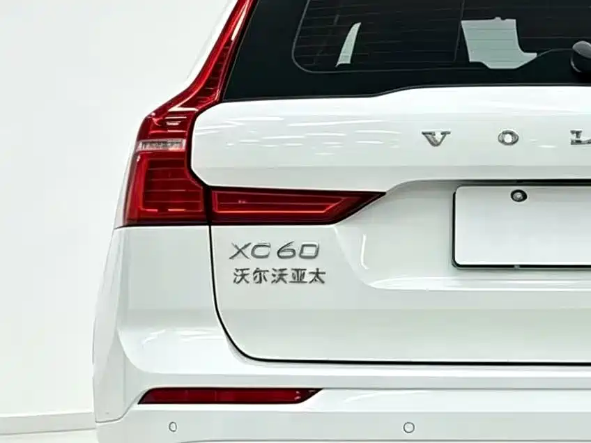 Volvo XC60 PHEV — миниатюра 19