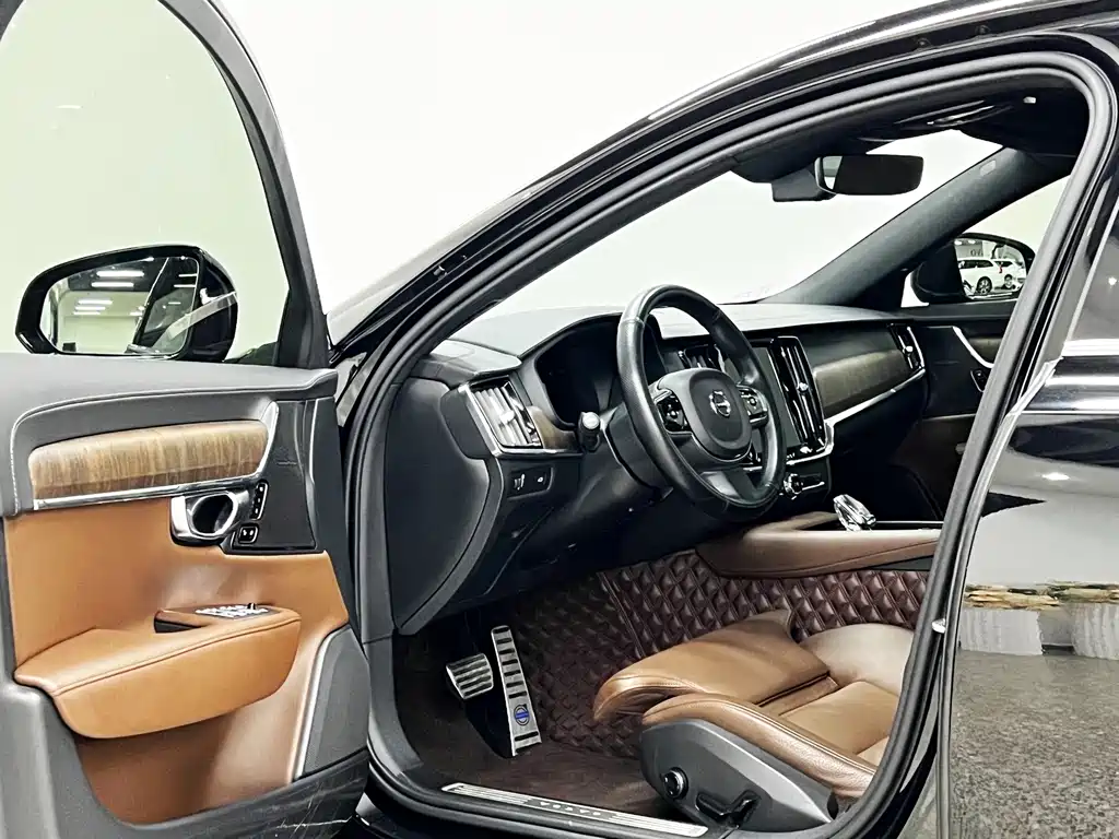 Volvo S90 — миниатюра 5