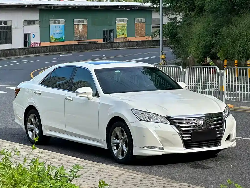 Toyota Crown 2015 2.0T Fashion