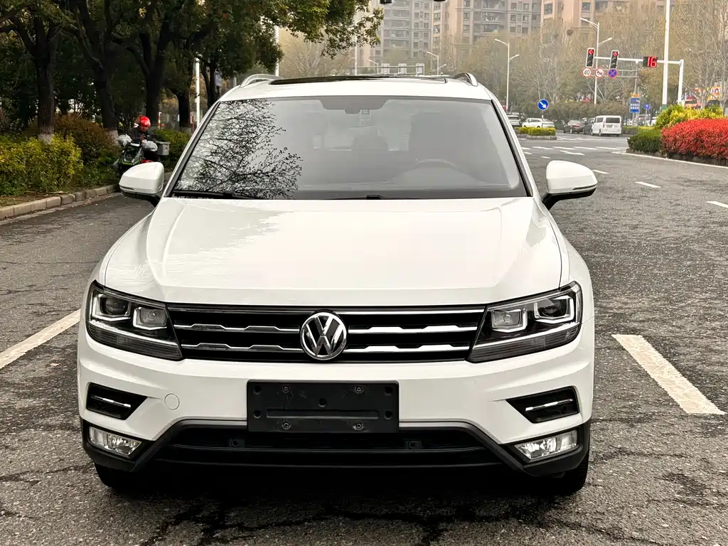 Volkswagen Tiguan L L 2020 330TSI AT Luxury VI