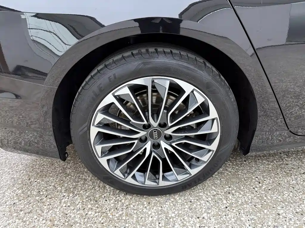 Audi A6L New Energy — миниатюра 14