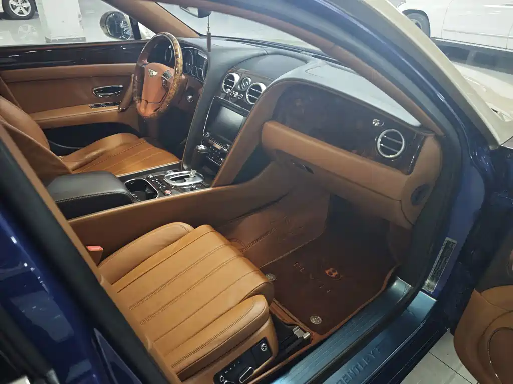 Bentley Flying Spur — миниатюра 6