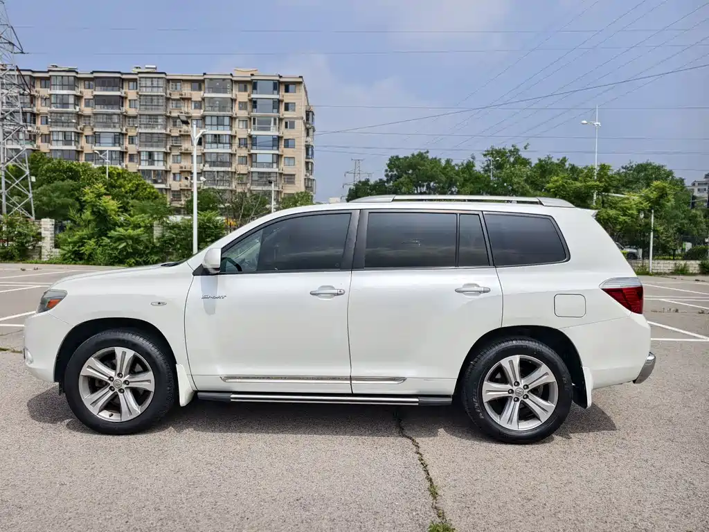 Toyota Highlander 2011 2.7L 7 мест Luxury