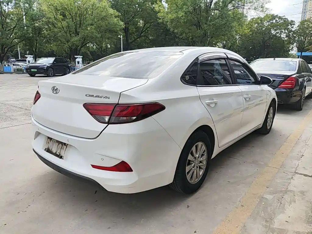 Hyundai Elantra — миниатюра 7