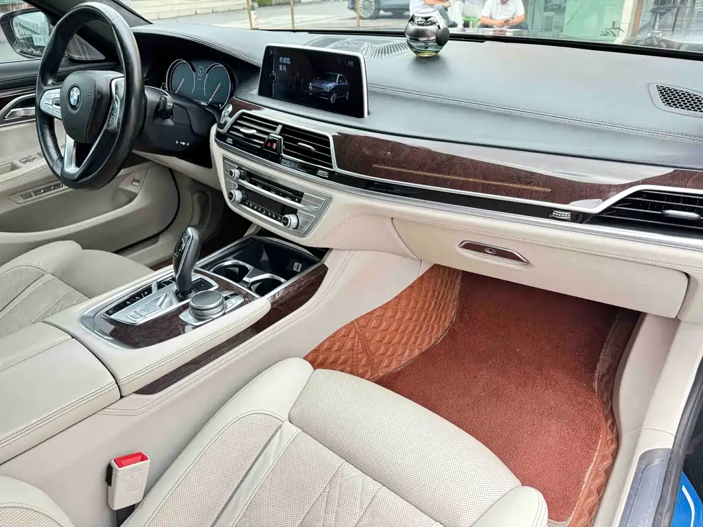 BMW 7 Series 7 2016 750Li xDrive мест