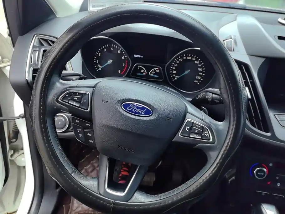 Ford Kuga — миниатюра 15