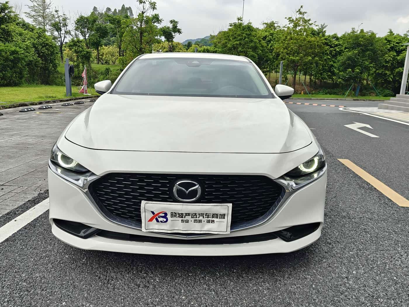 Mazda Mazda3 Axela 2.0 л 2023 г. Белый, пробег 29000 км
