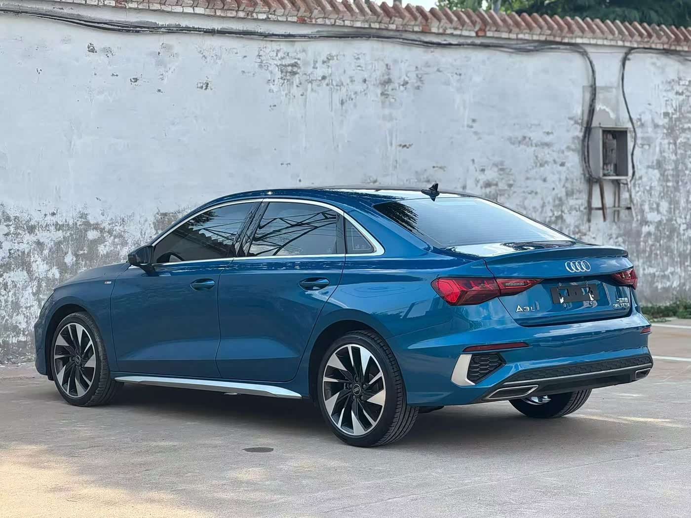 Audi A3 1.4 л 2022 г. Голубой, пробег 37700 км
