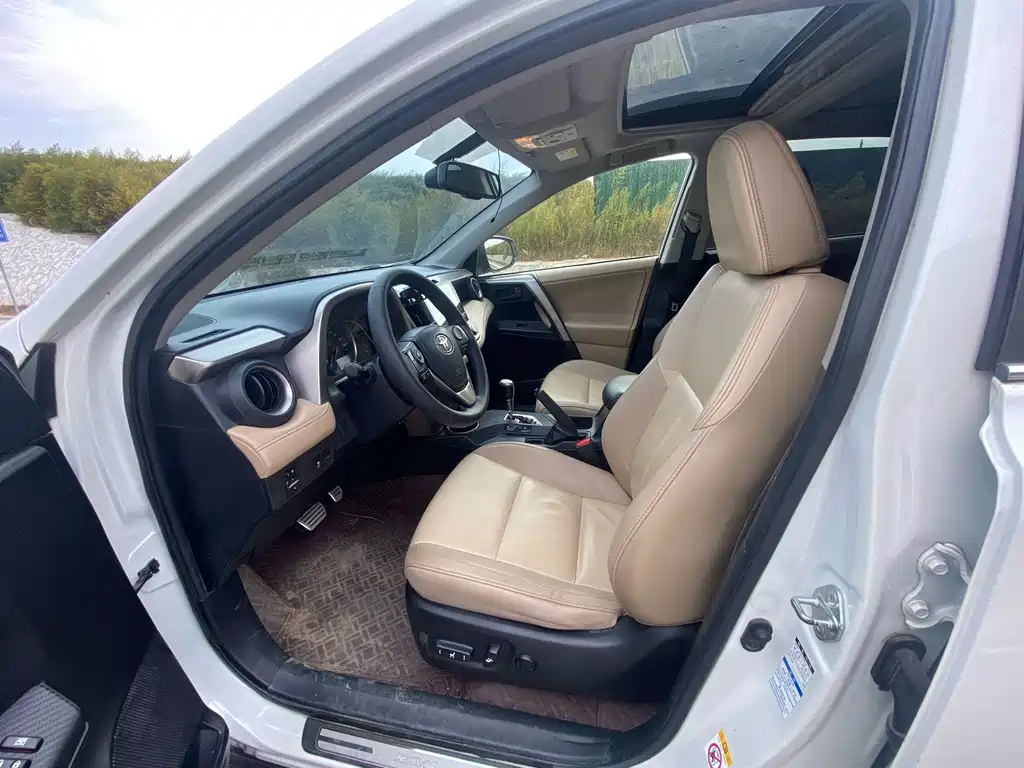 Toyota RAV4 — миниатюра 7