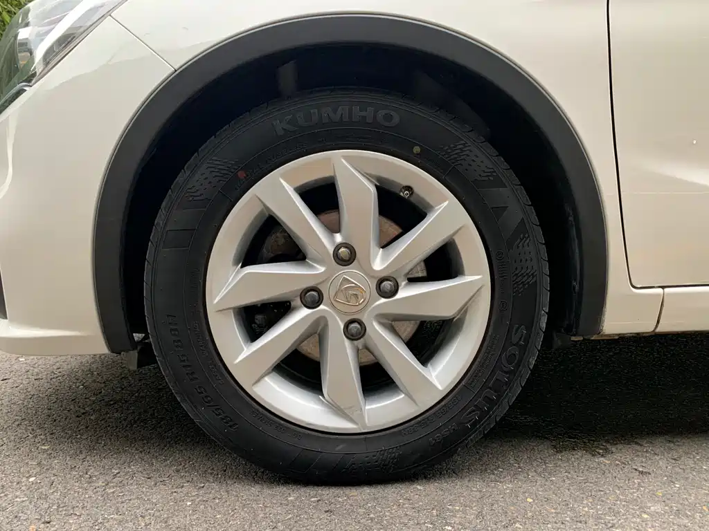 Baojun 310W — миниатюра 19