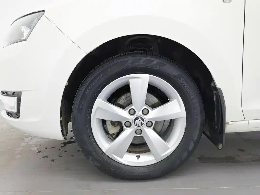 Skoda Rapid Spaceback — миниатюра 17