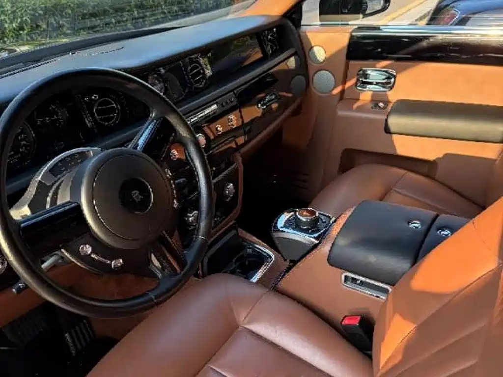 Rolls-Royce Phantom — миниатюра 13