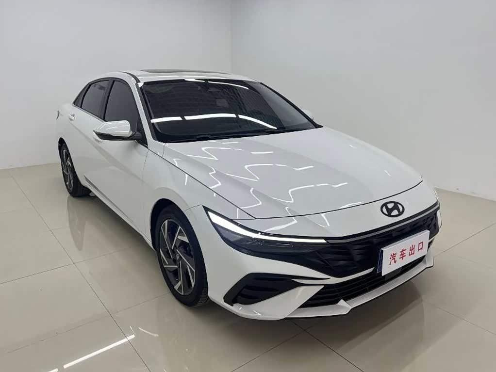 Hyundai Elantra 1.5 л 2023 г. Белый, пробег 21000 км