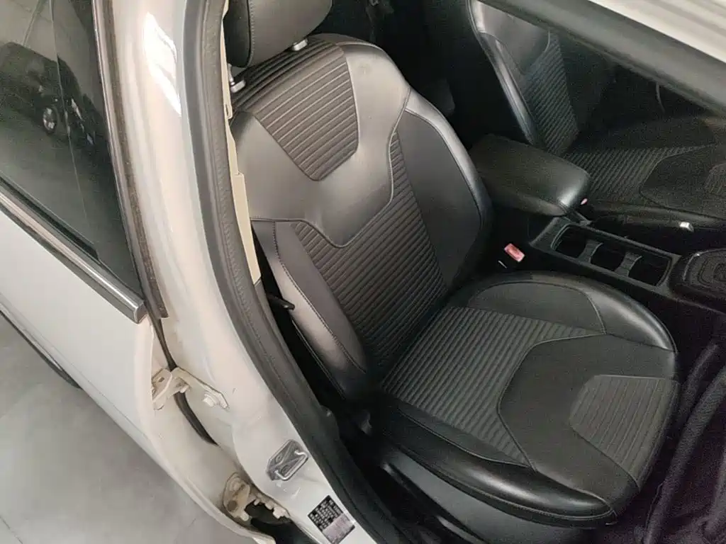 Ford Focus — миниатюра 25