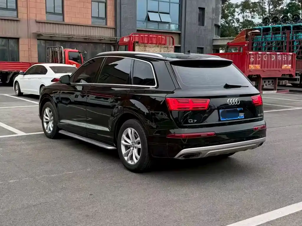 Audi Q7 — миниатюра 9