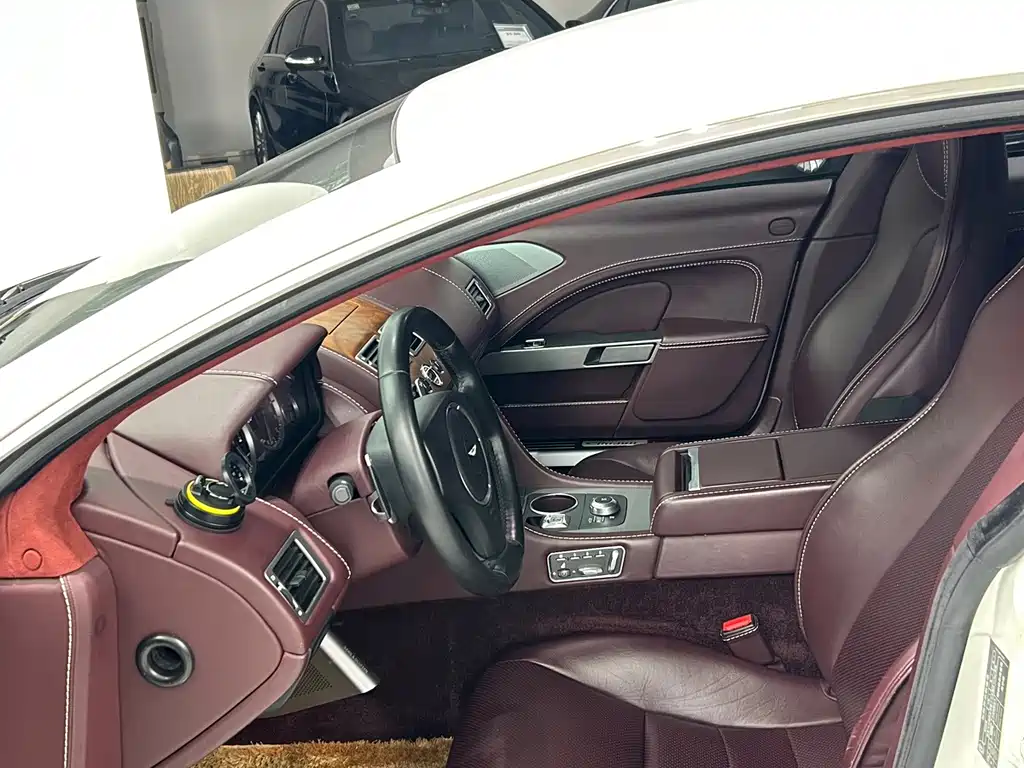 Aston Martin Rapide — миниатюра 7